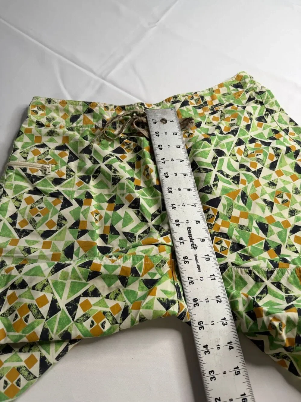 Patagonia Men’s Wavefarer Nylon Board Shorts Green Brown White Geometric Size 32